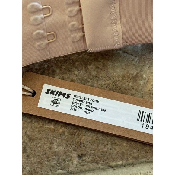 Skims Wireless Form T-shirt Bra Sand Size 36B - Picture 9 of 9